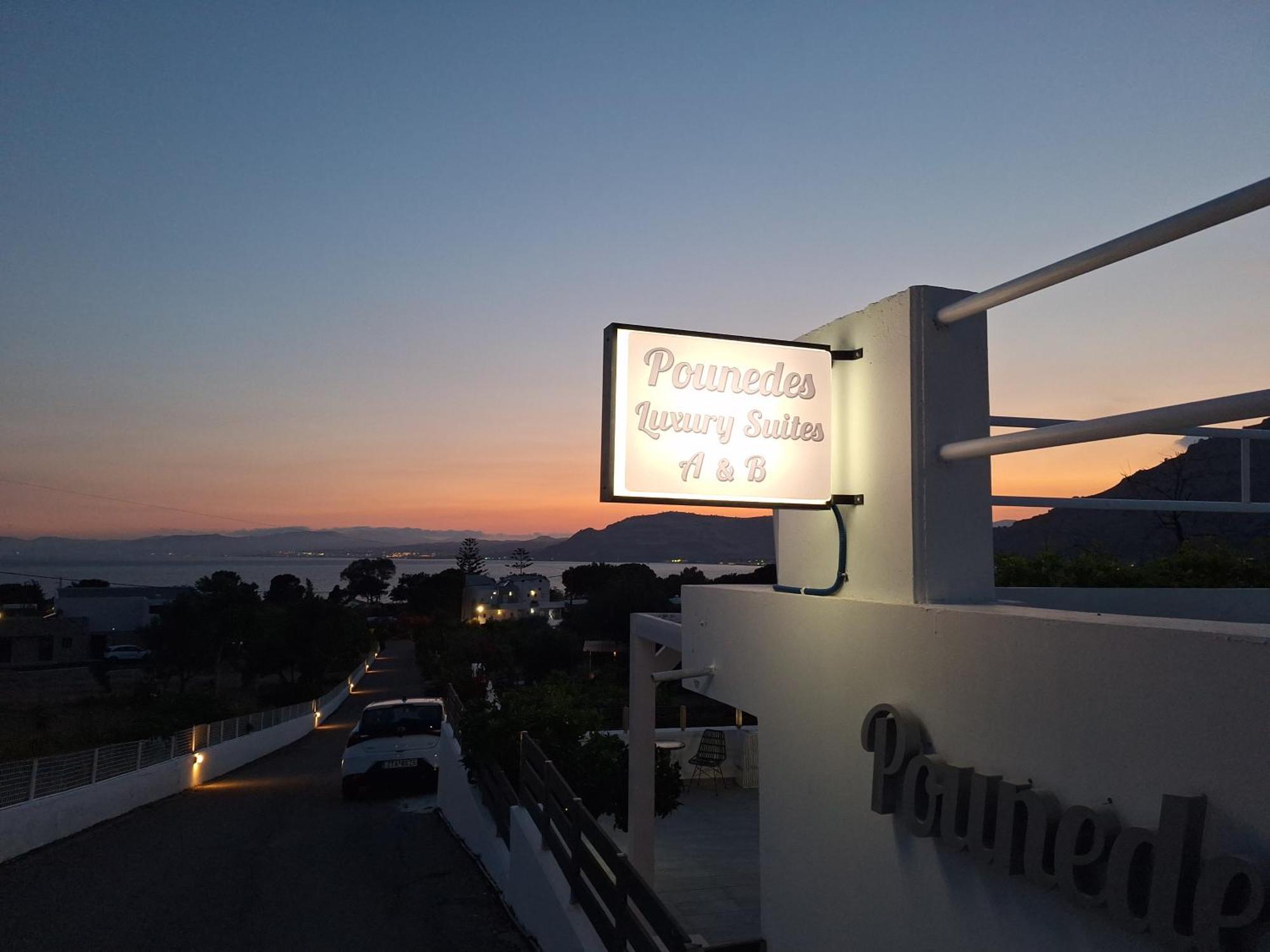 Pounedes Luxury Suites Pefki  Bagian luar foto
